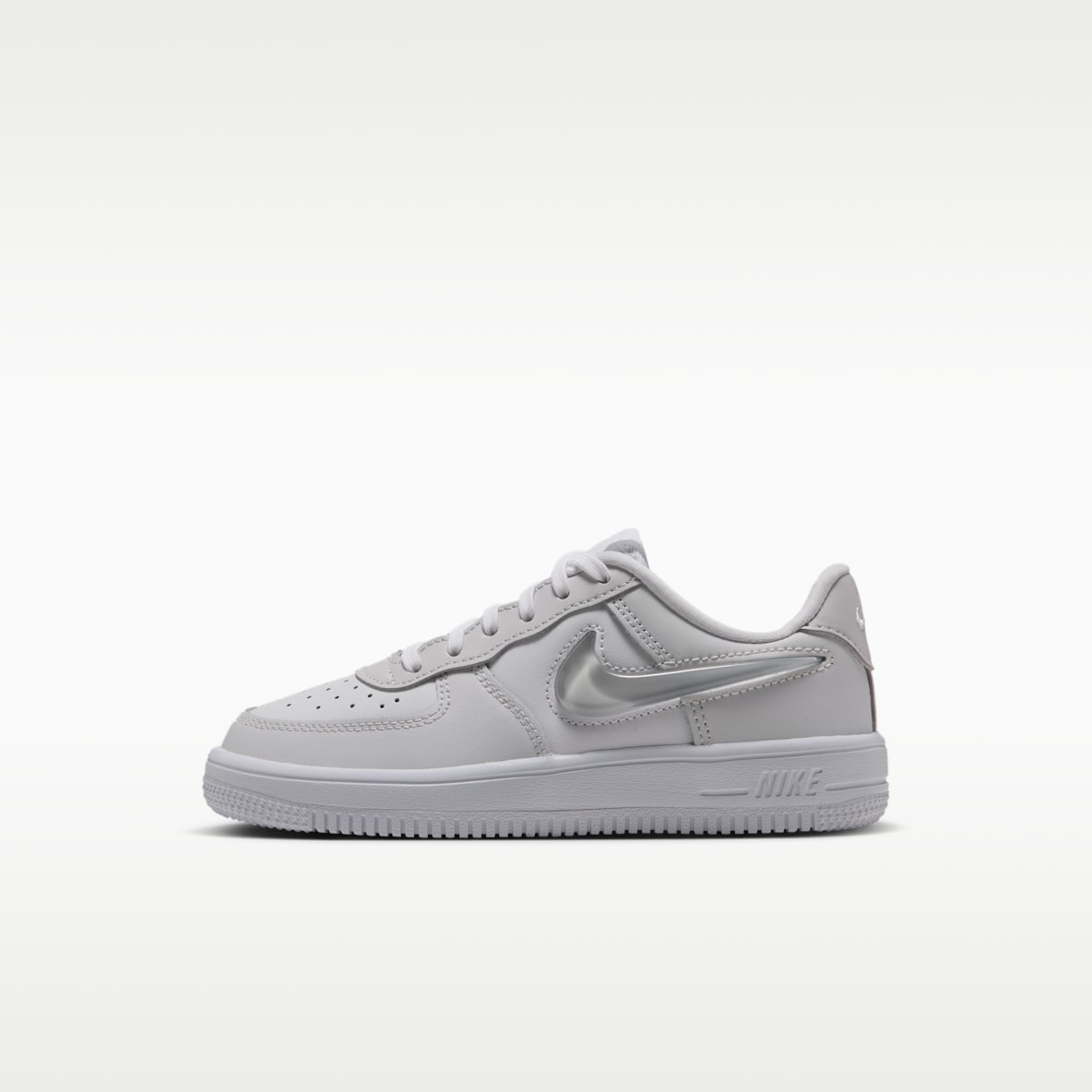 Beyaz Air Force 1. Nike TR